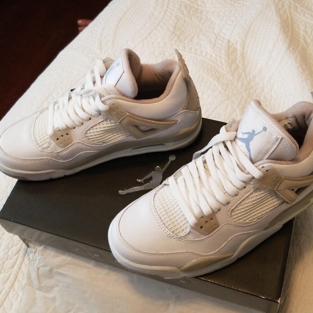 Womens Air Jordan 4 Retro size 7.5